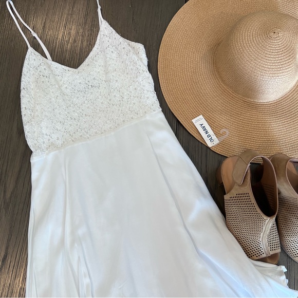 🔥White Dress🔥 - Picture 3 of 6